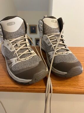 KEEN Women’s Beige and Gray Hiking Boots